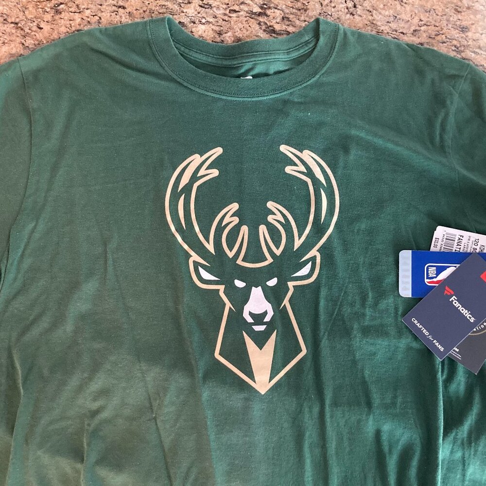 New Milwaukee Bucks Antetokounmpo Short Sleeved T-Shirt Size L